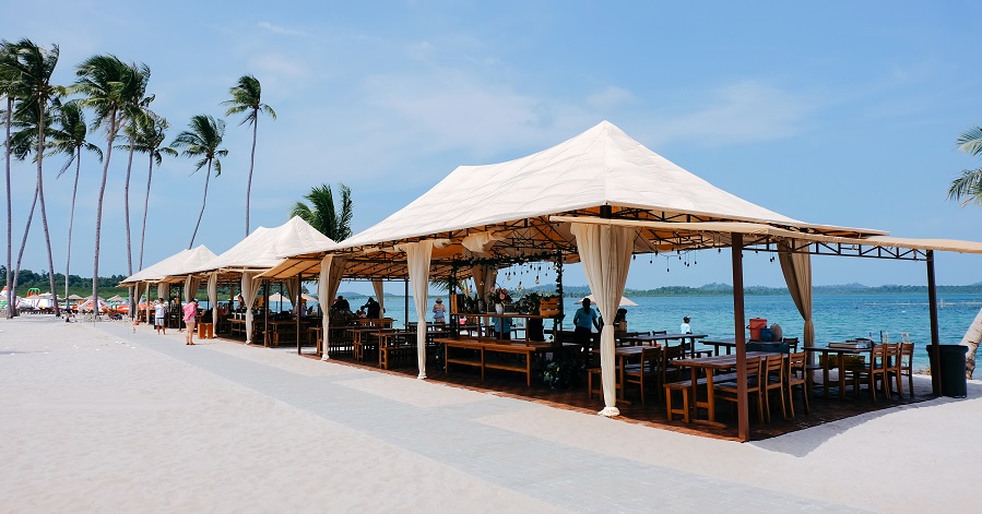Restaurant and bar by the beach